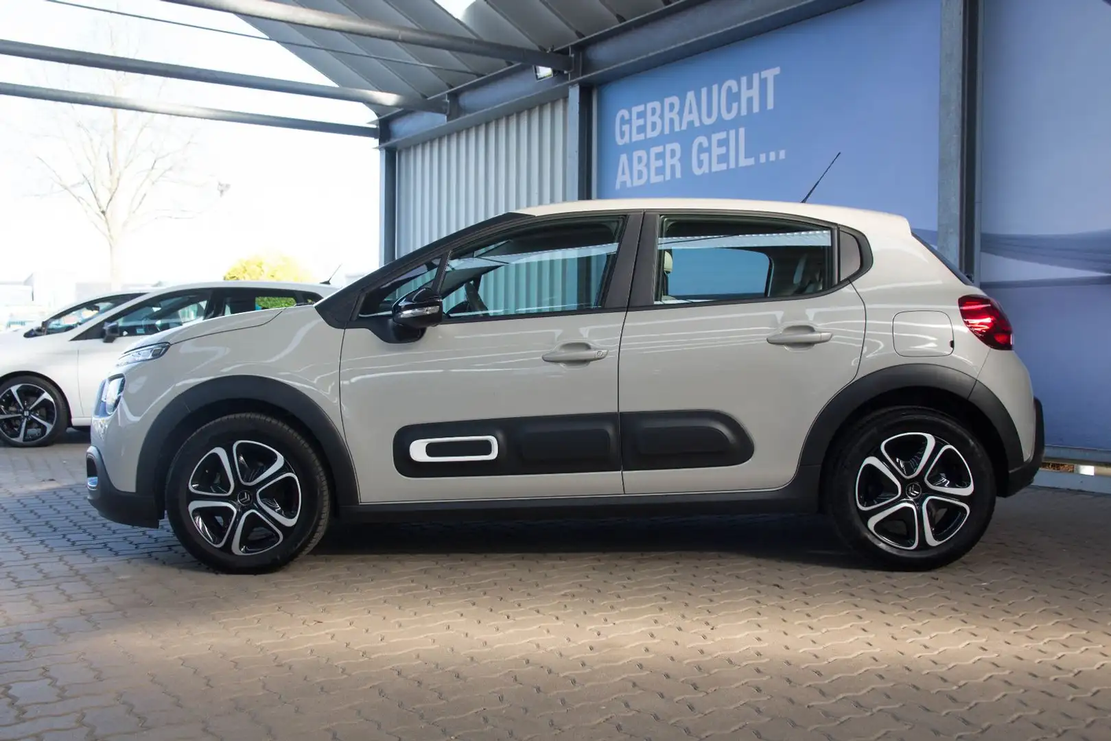 Citroen C3 1.2 Pure Tech Plus LED/PDC/TEMPOMAT Grau - 2
