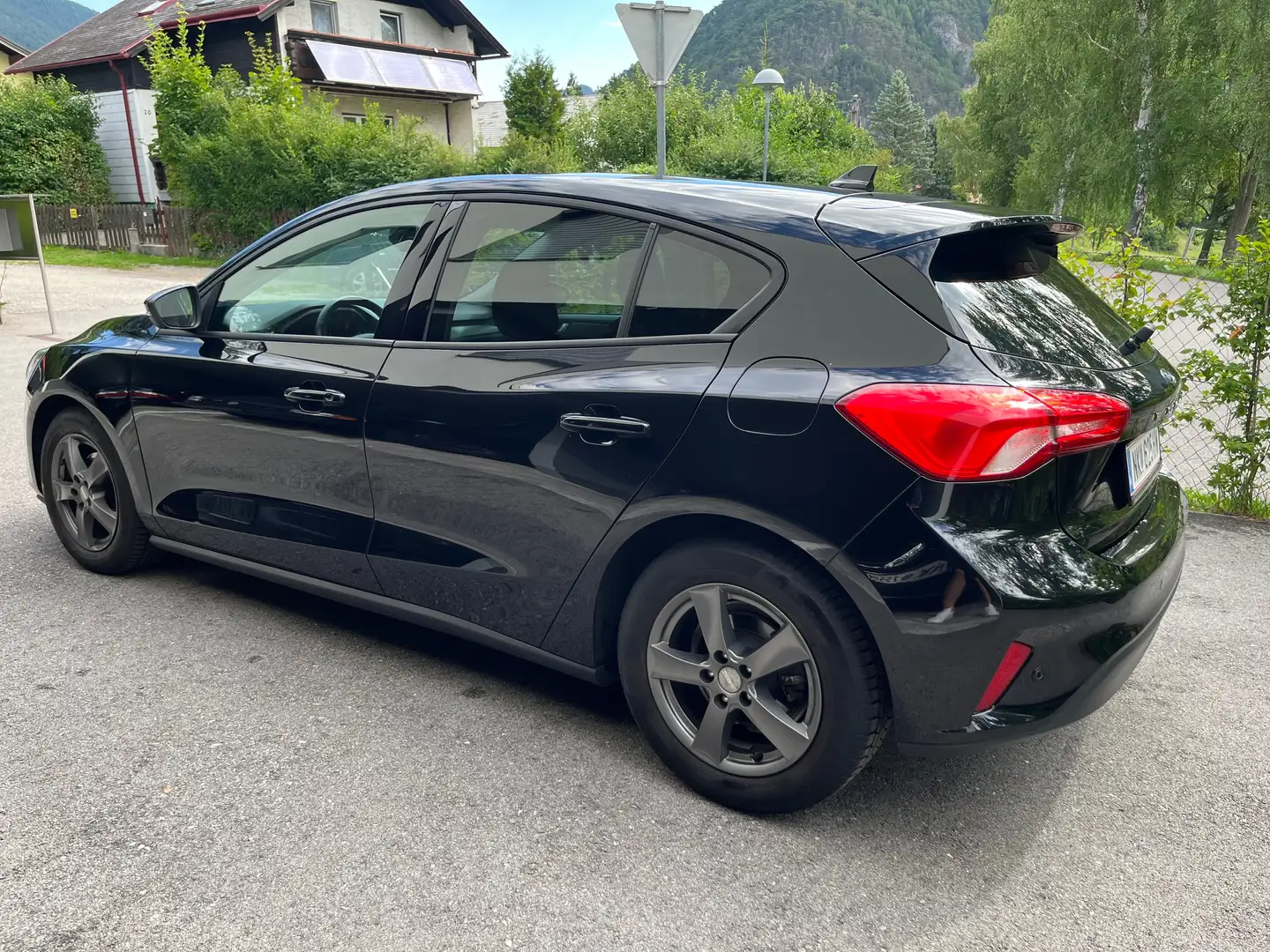 Ford Focus 1.0 Focus Trend Schwarz - 2