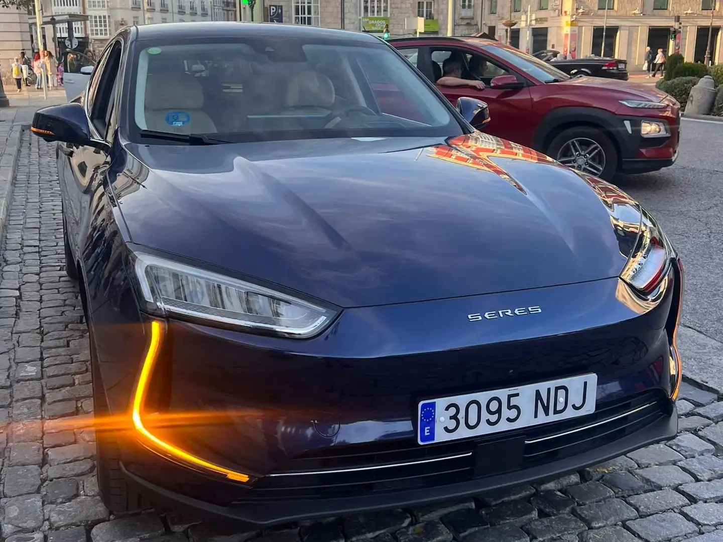 Seres Seres 5 5 Standard 220KW 4x2 Standard Blau - 2