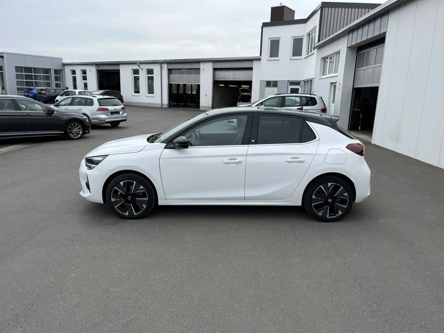 Opel Corsa e Ultimate 82€ m. 20% Anzahlung CCS Digital Cock Weiß - 2