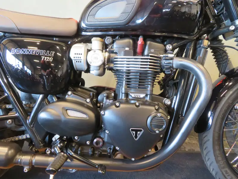 Triumph Bonneville - foto 7
