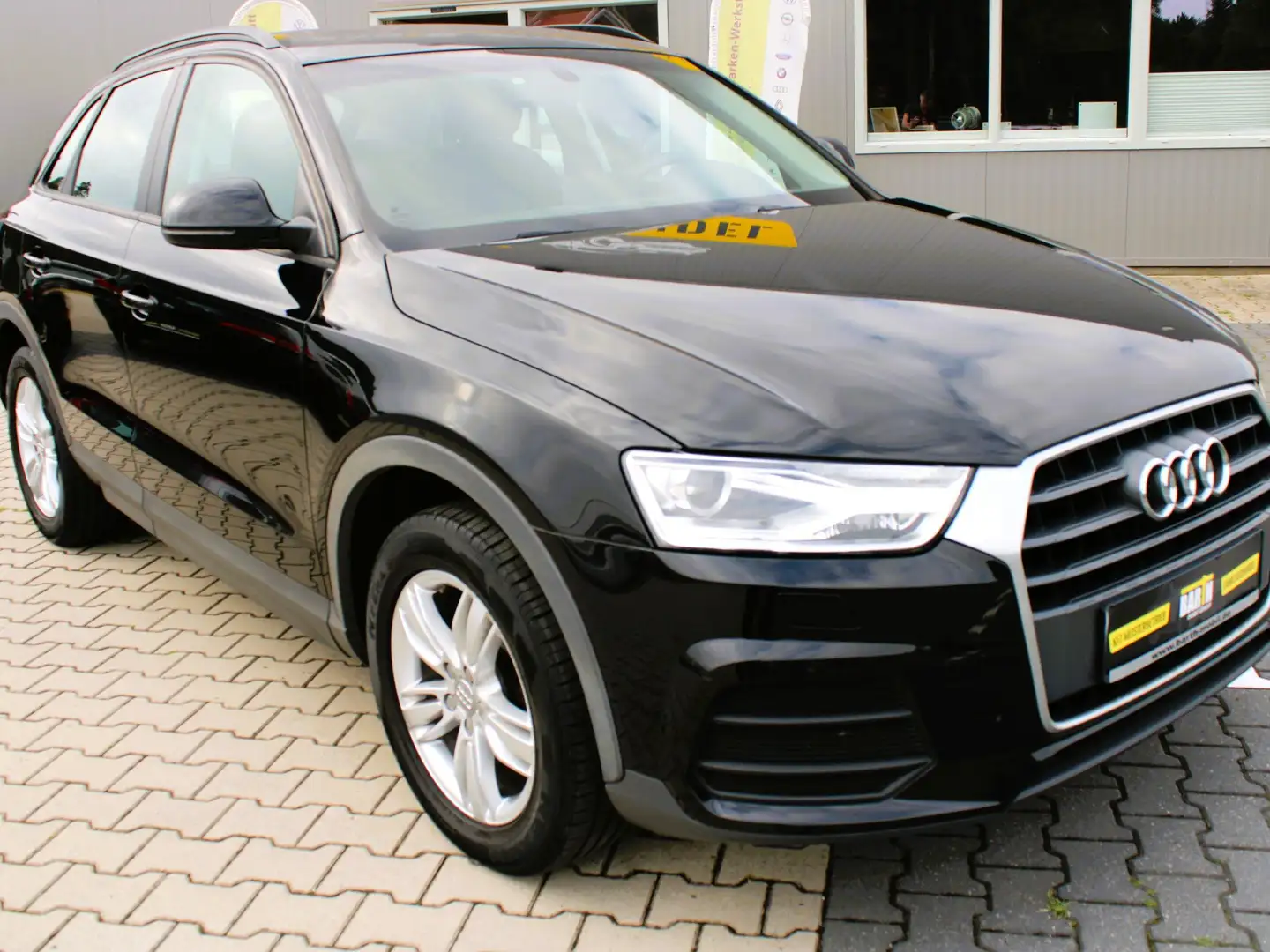 Audi Q3 S-Tronic*8fachbereift*AHK*Tempomat*NAVI*PDC* Schwarz - 2
