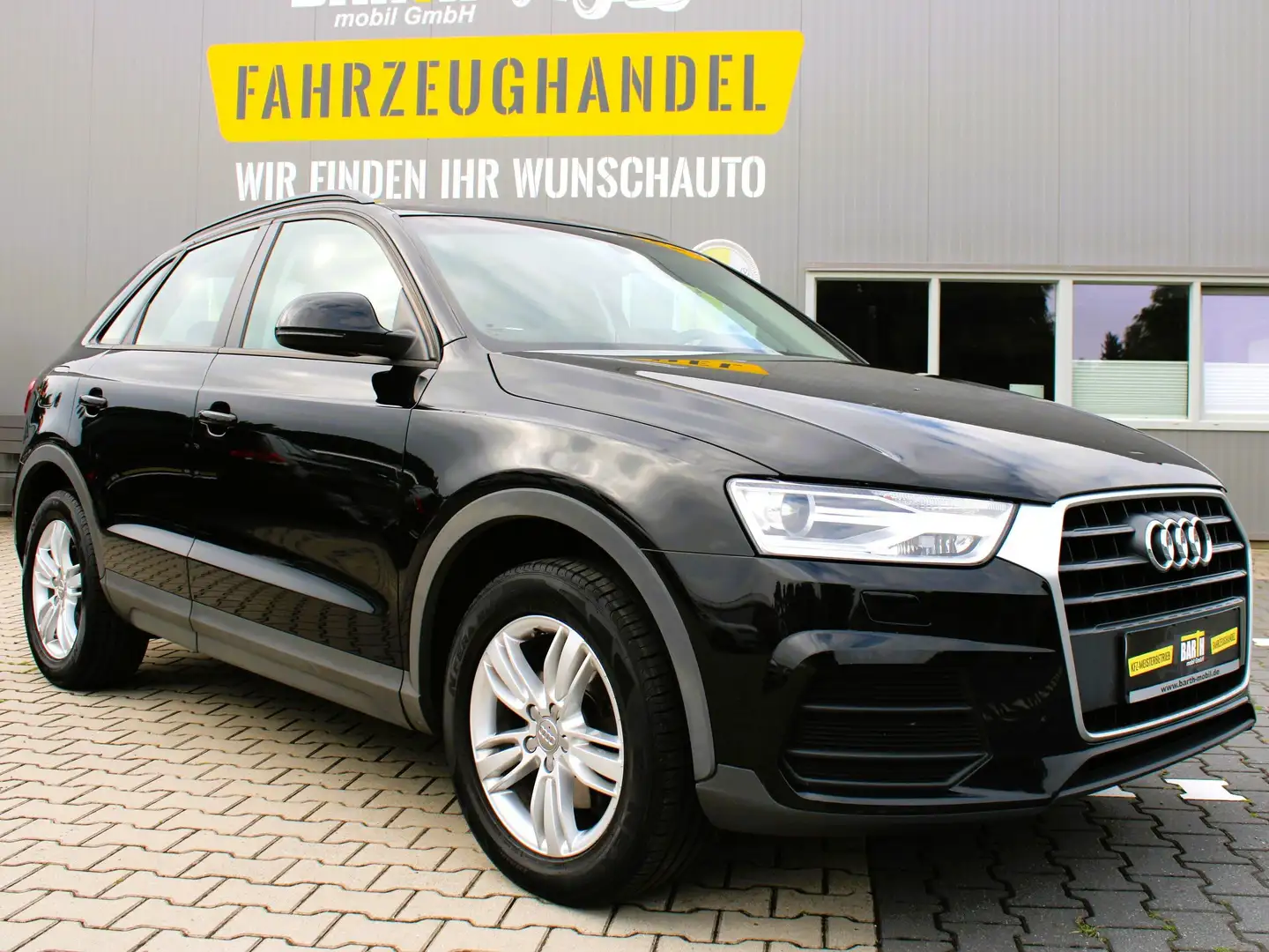 Audi Q3 S-Tronic*8fachbereift*AHK*Tempomat*NAVI*PDC* Schwarz - 1