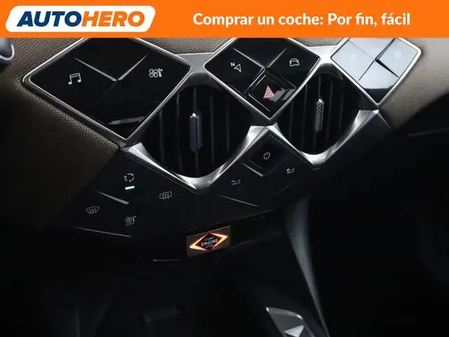 DS Automobiles DS 3 view 27