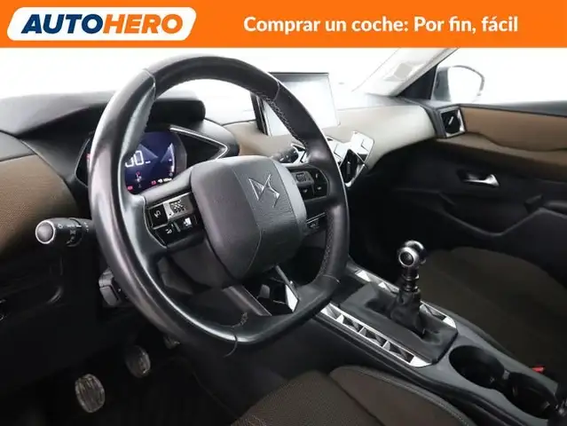 DS Automobiles DS 3 view 12