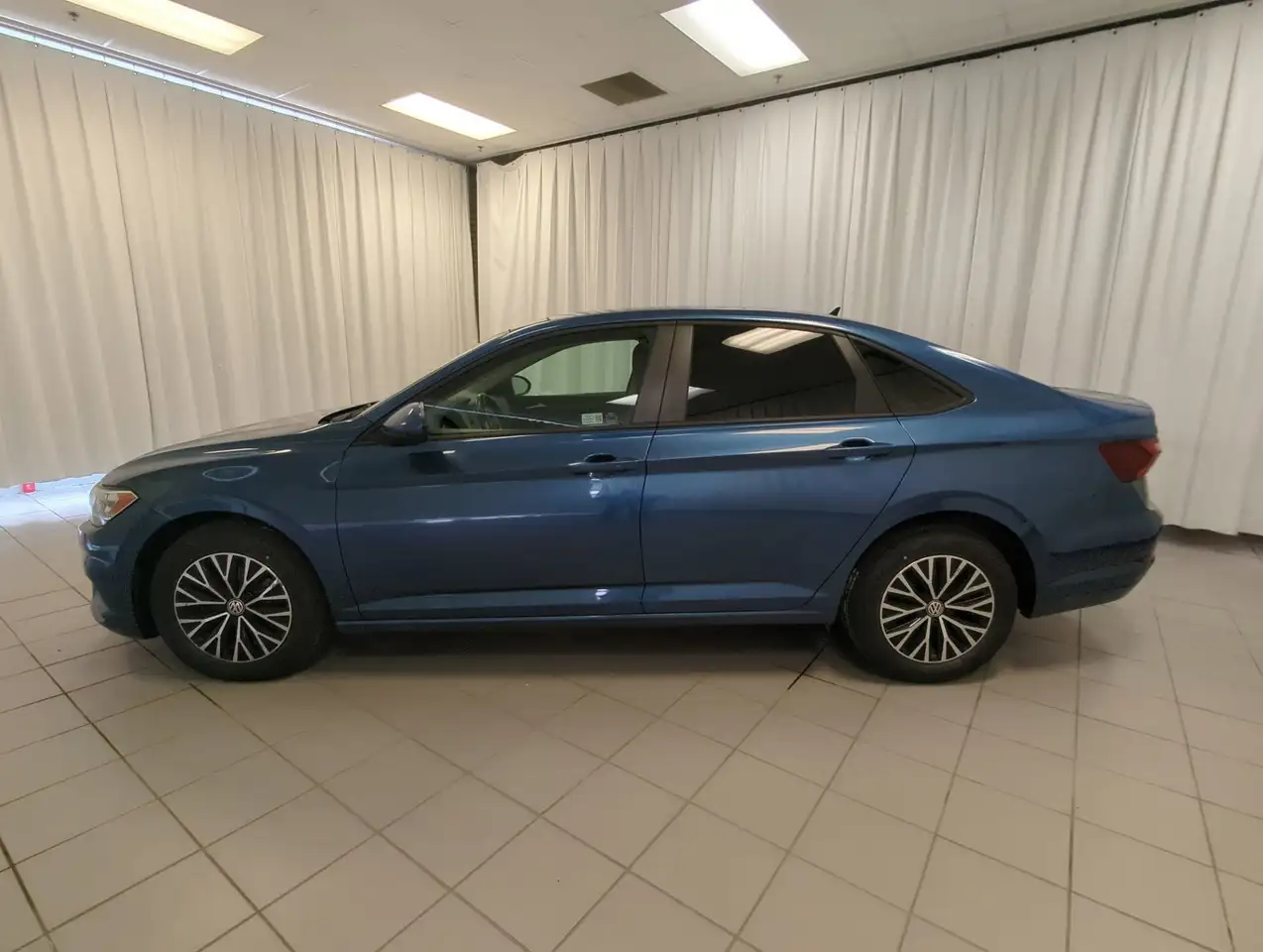 Volkswagen Jetta снимка Volkswagen Jetta