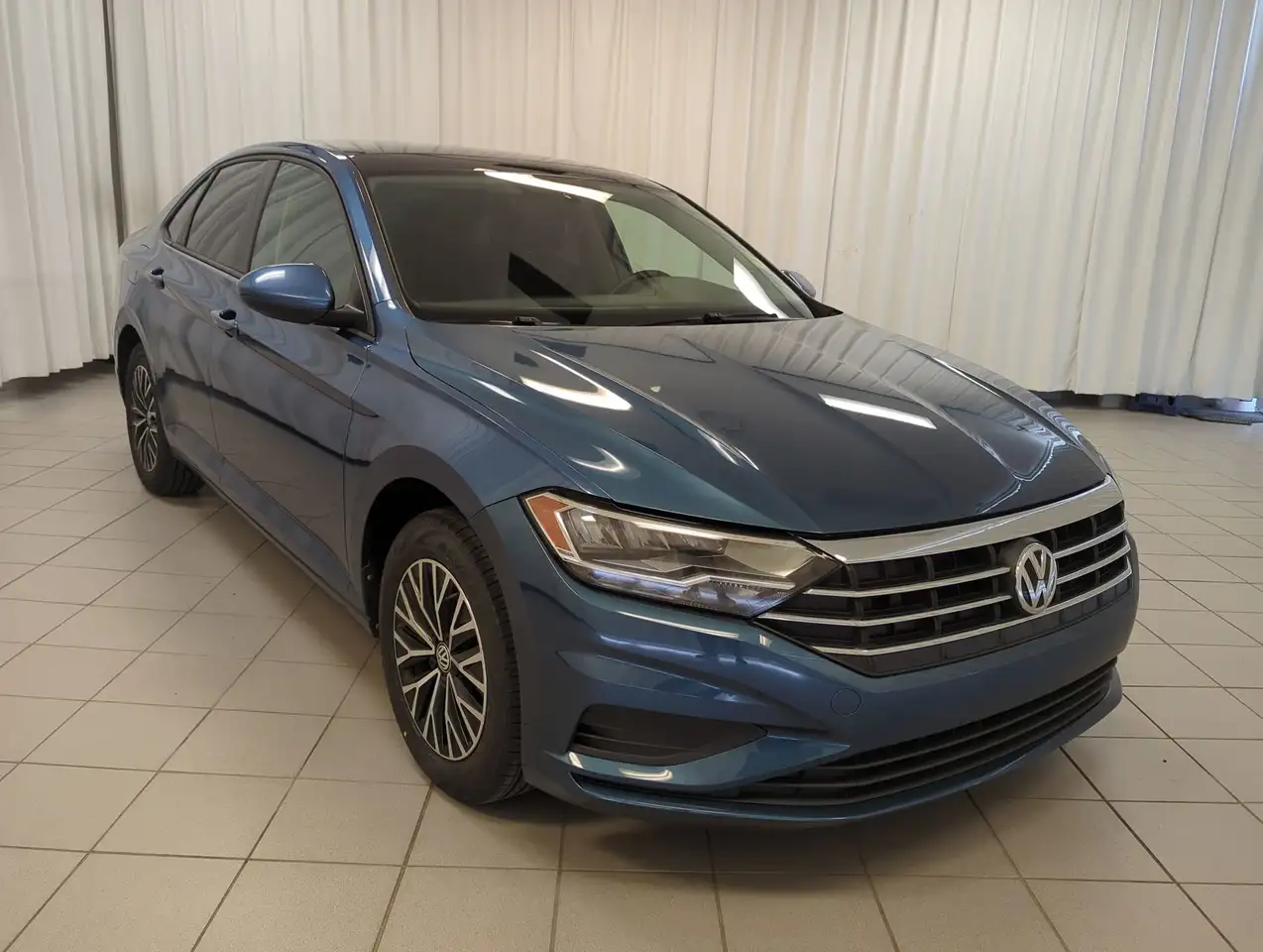 Volkswagen Jetta снимка Volkswagen Jetta