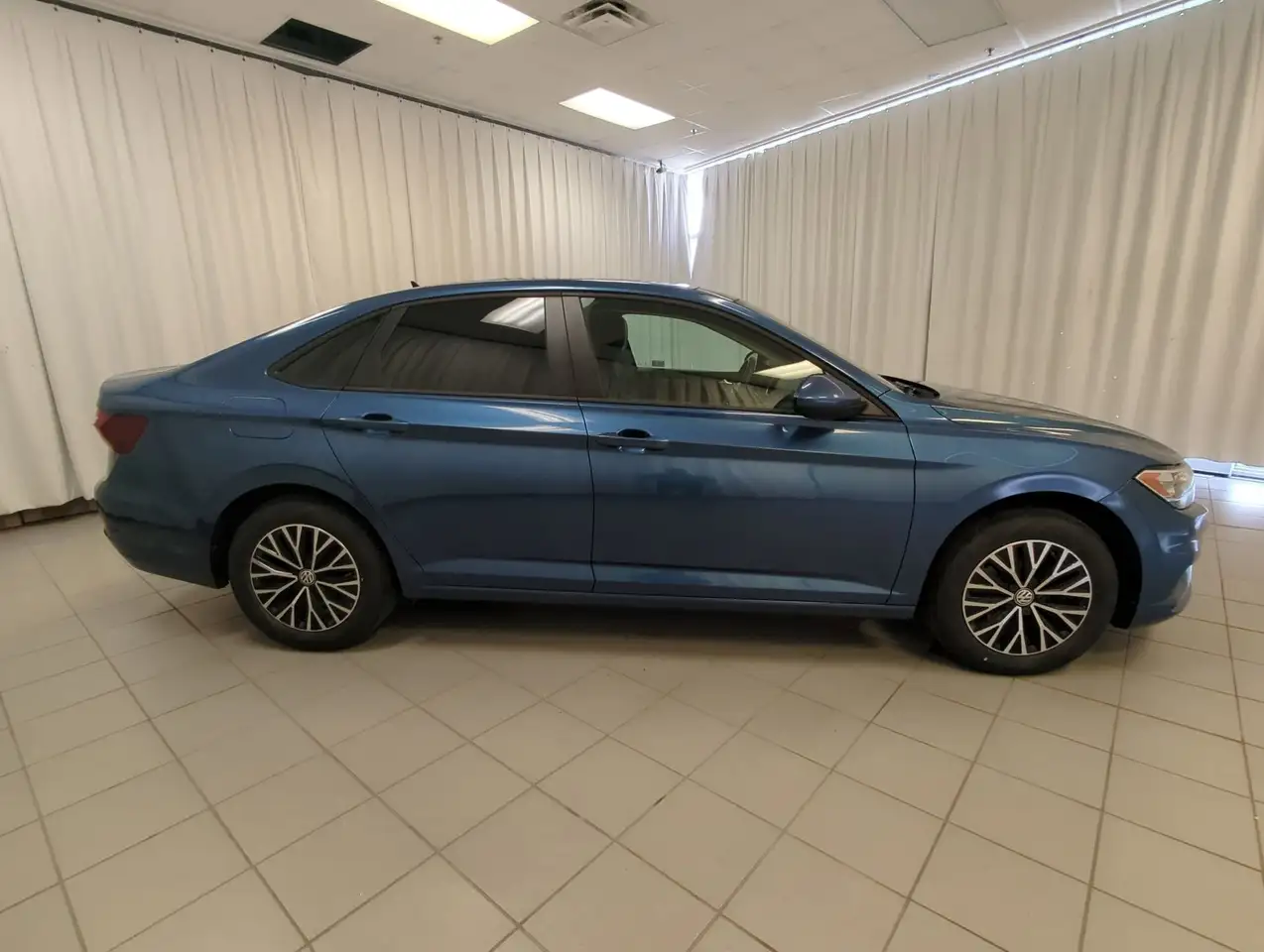 Volkswagen Jetta снимка Volkswagen Jetta