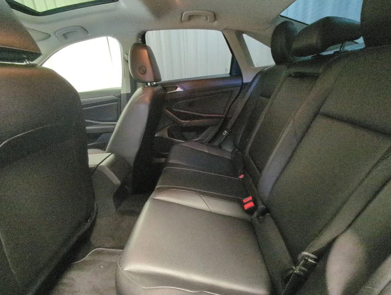 Volkswagen Jetta снимка Volkswagen Jetta