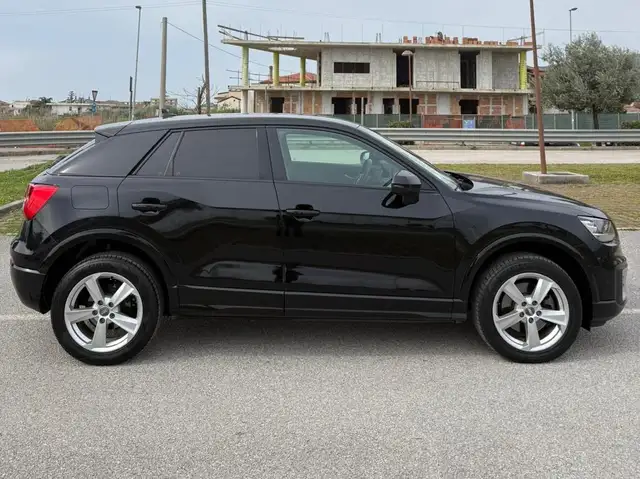 Audi Q2 view 7