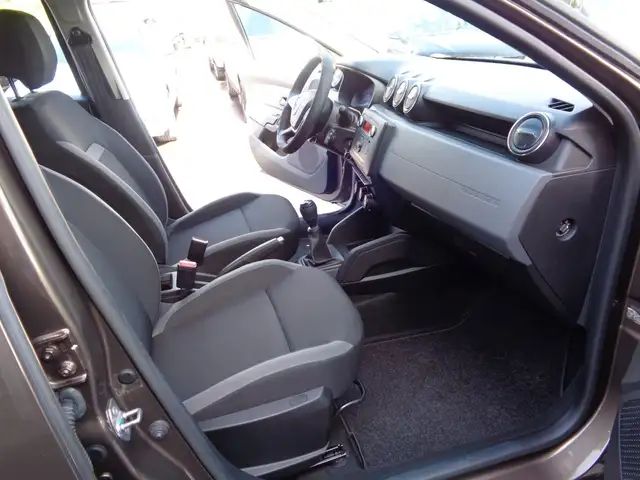 Dacia Duster view 11
