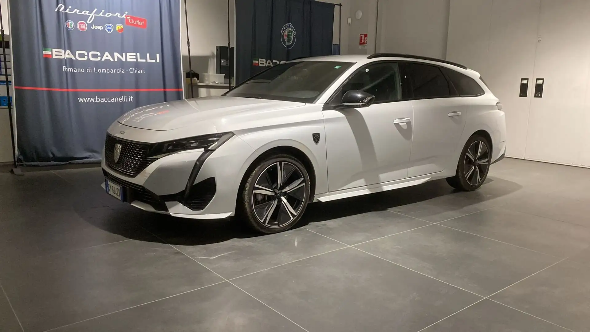 Peugeot 308 308 Hybrid 136 e-DCS6 SW GT Weiß - 1