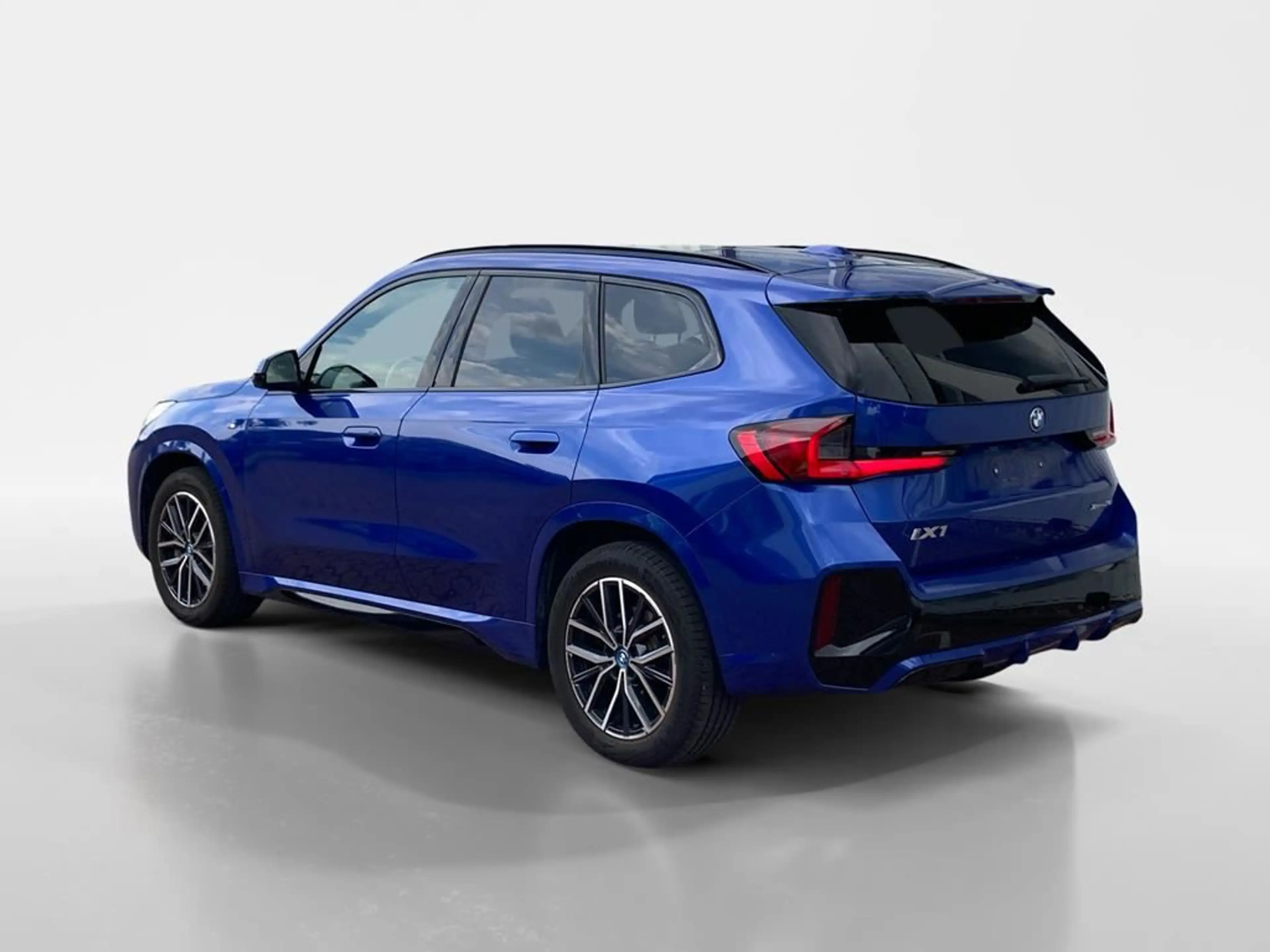 BMW iX1 M Sport — photo 7