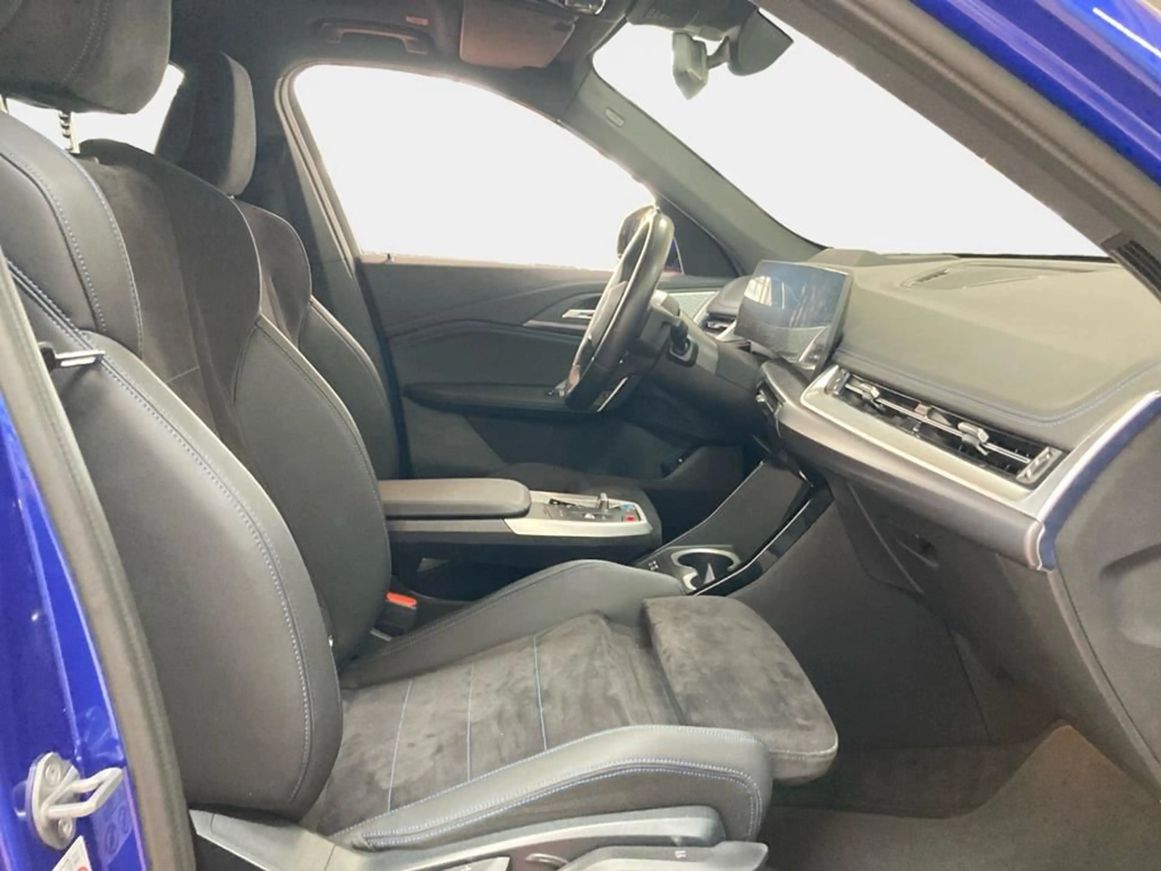 BMW iX1 M Sport — photo 15