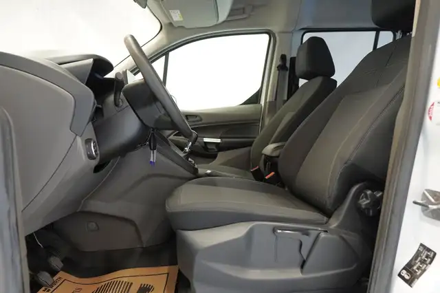 Ford Transit Connect view 15