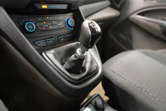 Ford Transit Connect view 30