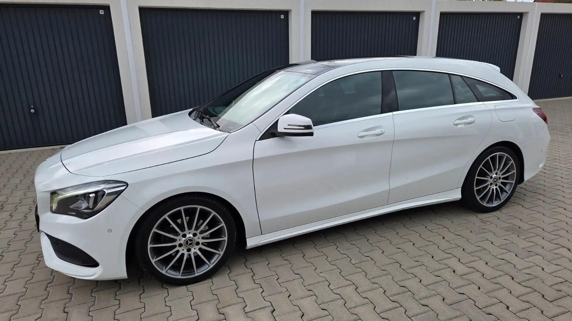 Mercedes-Benz CLA 200 Shooting Brake AMG-Sportpaket PANORAMA Blanc - 2
