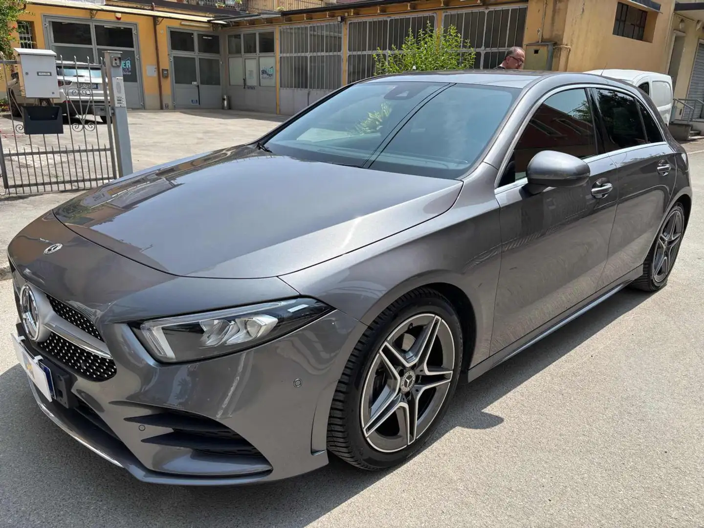 Mercedes-Benz A 200 Automatic Premium AMG "ProMMo" Šedá - 1