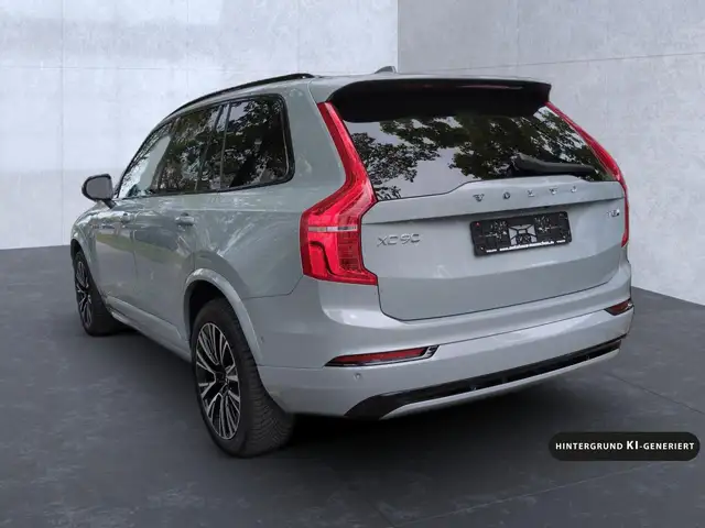 Volvo XC90 view 5