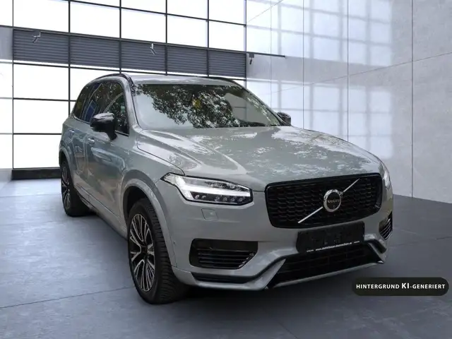 Volvo XC90 view 8