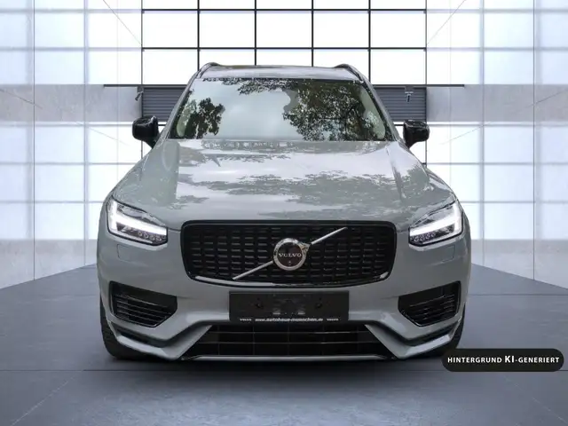 Volvo XC90 view 9