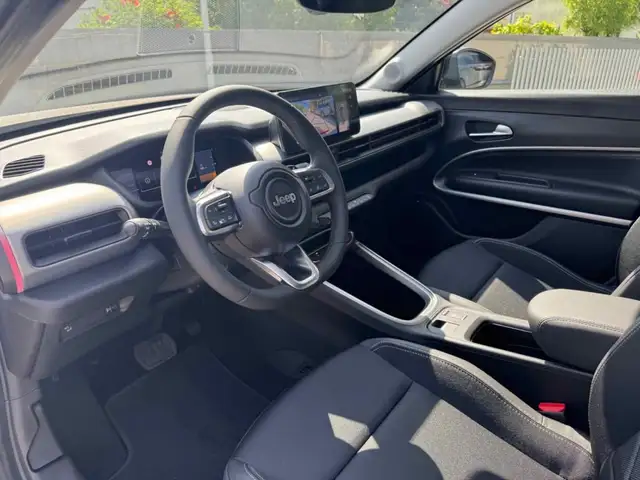 Jeep Avenger view 8