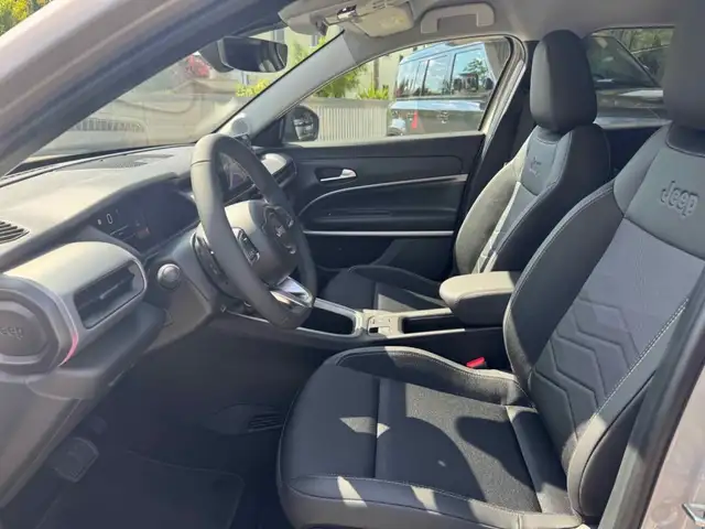 Jeep Avenger view 9