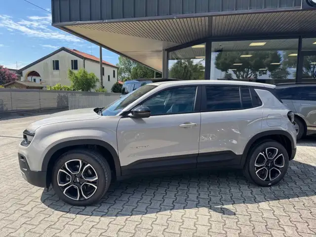 Jeep Avenger view 3