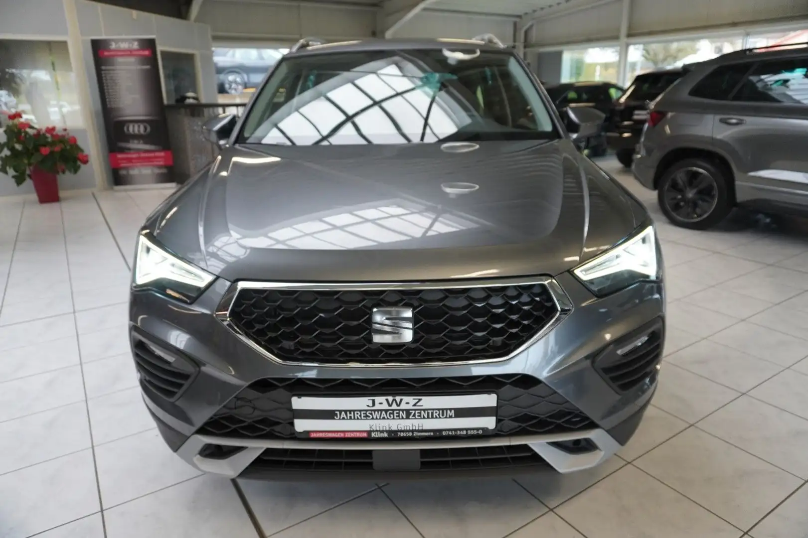 SEAT Ateca Style 1.5 TSI DSG*AHK*LED*ACC*NAVI*KAMERA* Grau - 2