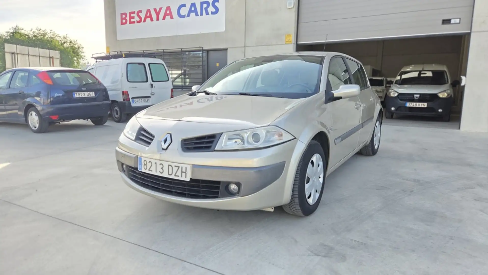 Renault Megane 1.6 Confort Expression Marrón - 2