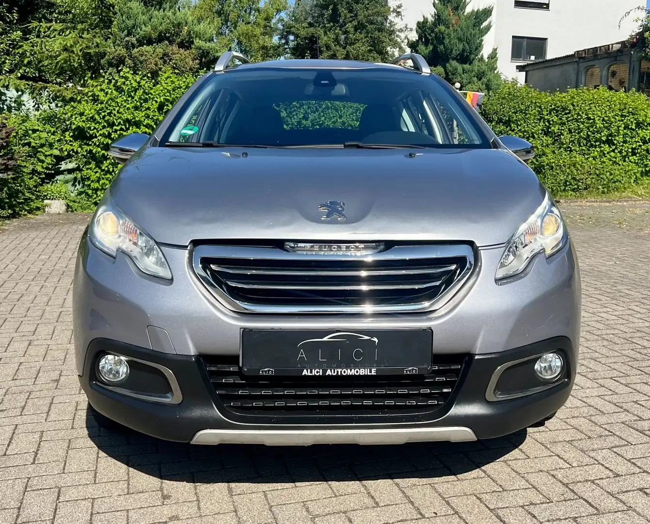 Peugeot 2008 Allure Grau - 2