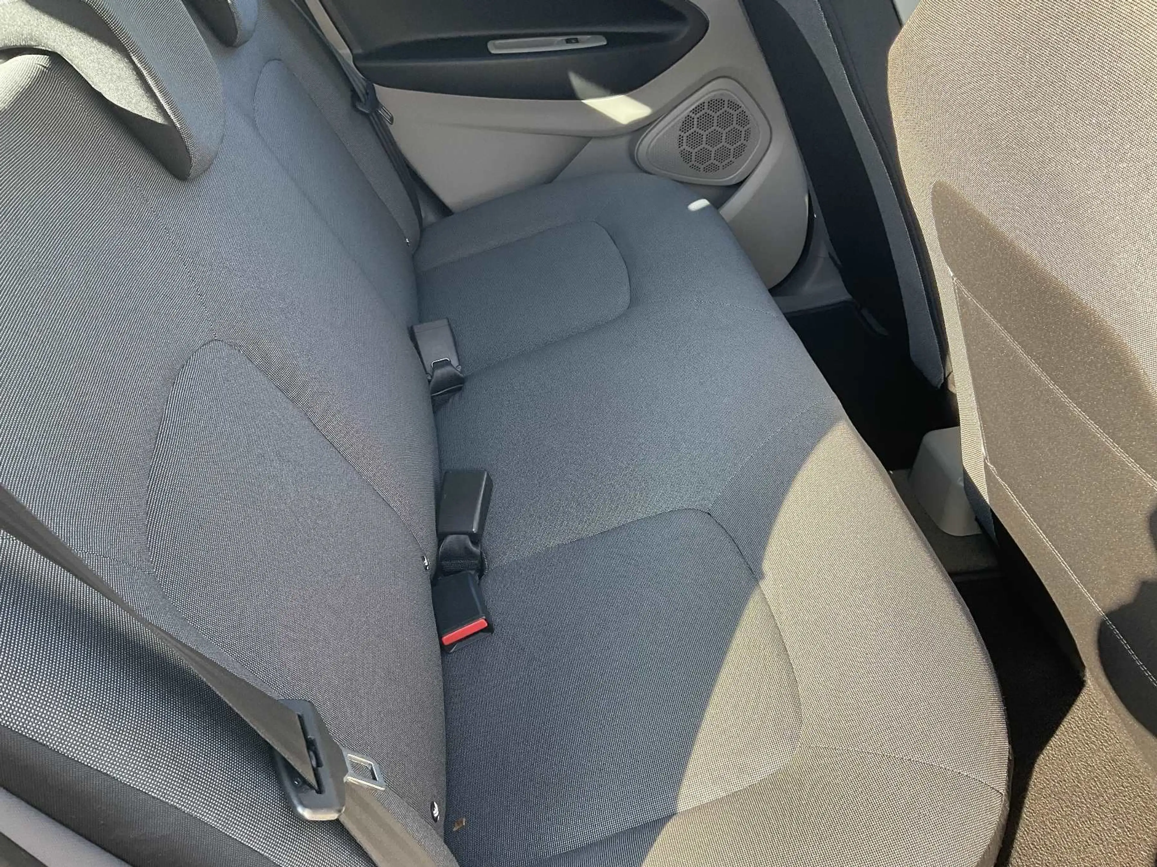 Renault ZOE Intens 22 kW — photo 10