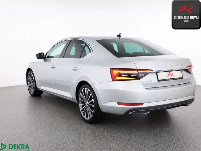 Skoda Superb view 3