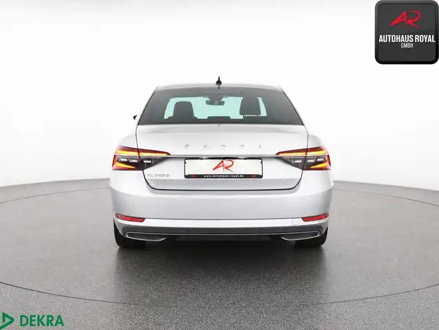 Skoda Superb view 4
