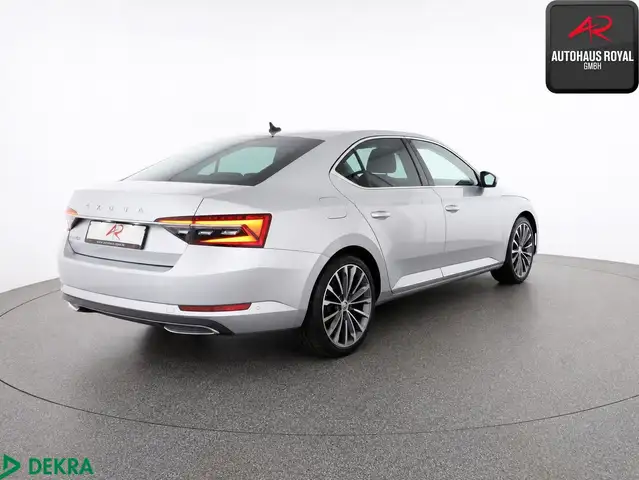 Skoda Superb view 5