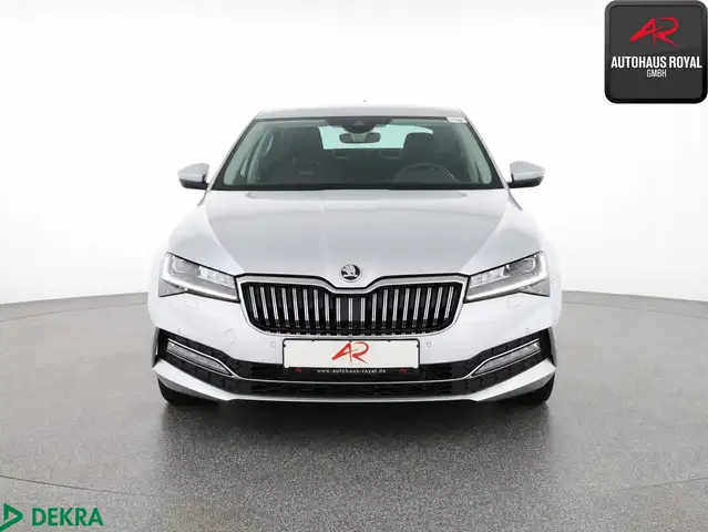 Skoda Superb view 8