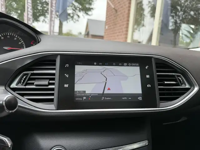 Peugeot 308 view 17
