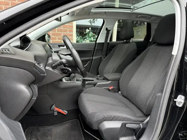 Peugeot 308 view 5