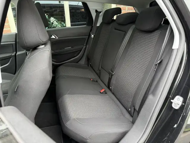 Peugeot 308 view 6