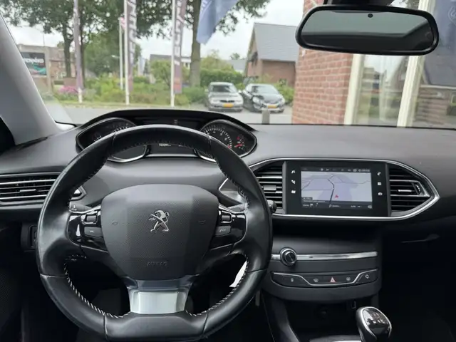 Peugeot 308 view 8