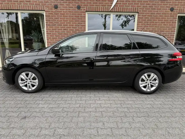 Peugeot 308 view 2