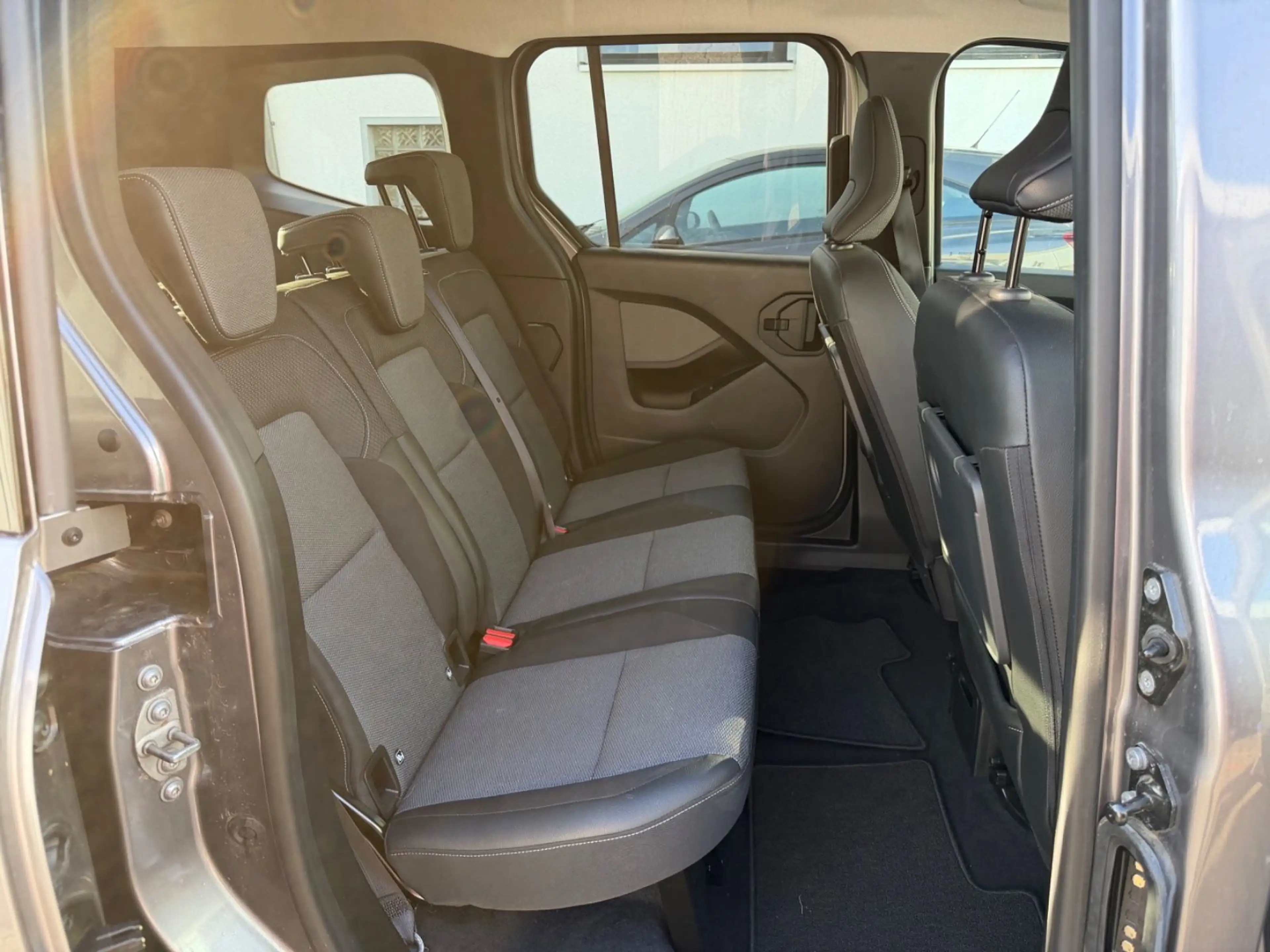 Renault Kangoo III Techno Autom. 2.Schiebetür Navi — photo 6