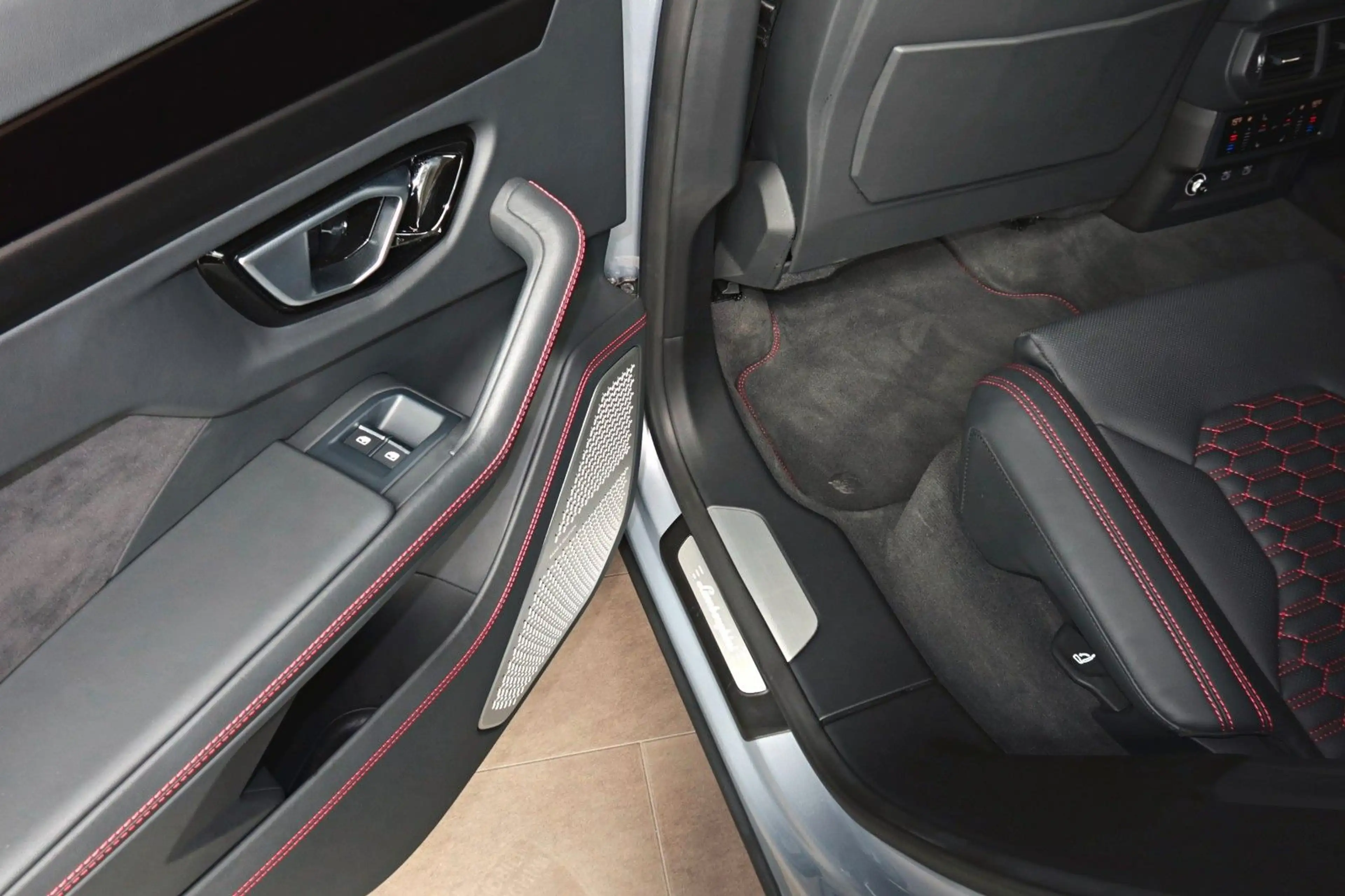 Lamborghini Urus 4.0 V8 Autom./TV-Tuner/Akrapovic — photo 10