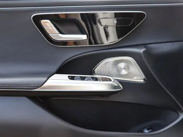 Mercedes-Benz 300 view 13