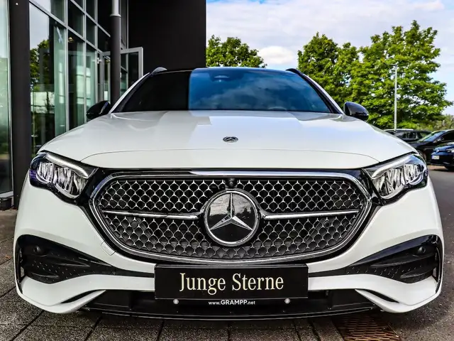 Mercedes-Benz 300 view 11