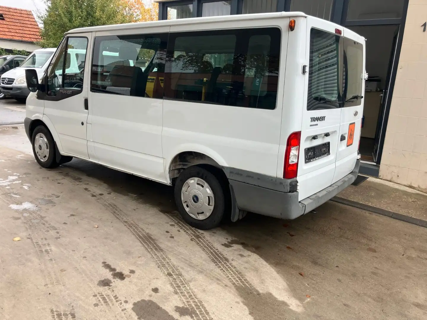 Ford Transit 9-Sitzer  - 4.998 €  Netto preis Blanc - 2