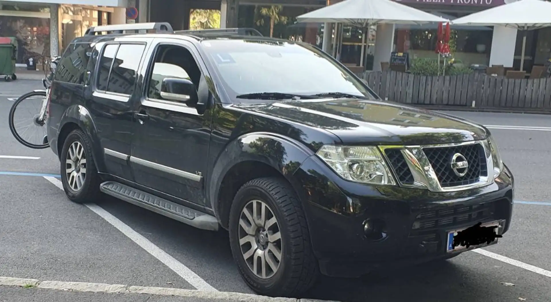 Nissan Pathfinder Pathfinder 3,0 dCi LE DPF Aut. LE Schwarz - 1