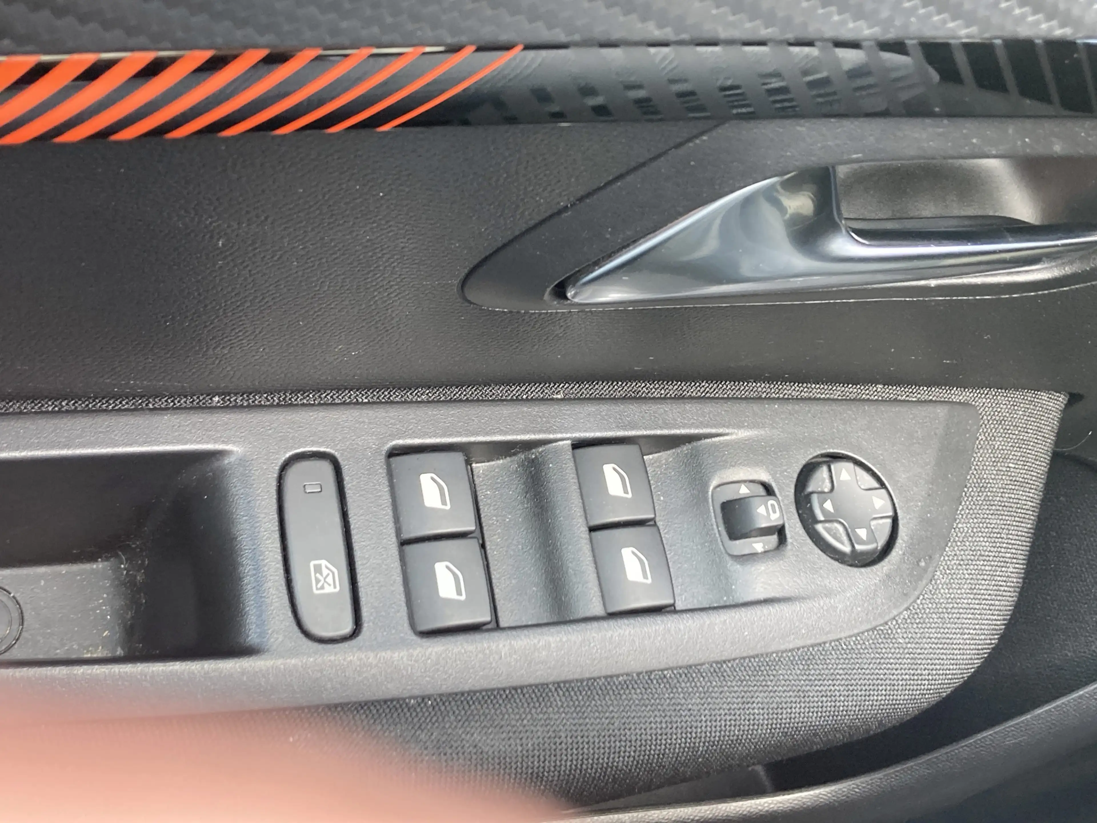 Peugeot 208 1.2 PureTech 75 Active Pack Akustikglas+LED — photo 14
