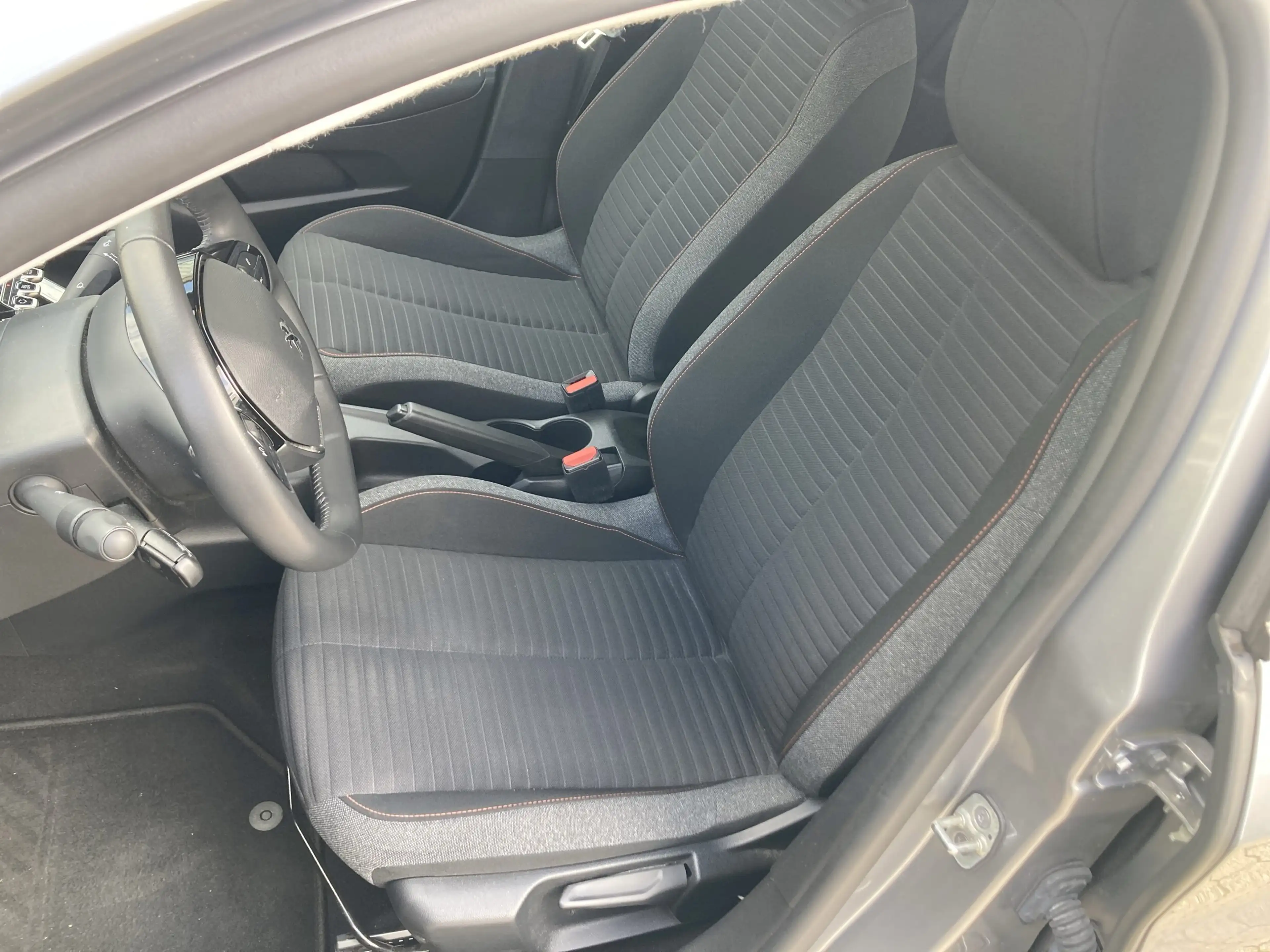 Peugeot 208 1.2 PureTech 75 Active Pack Akustikglas+LED — photo 8