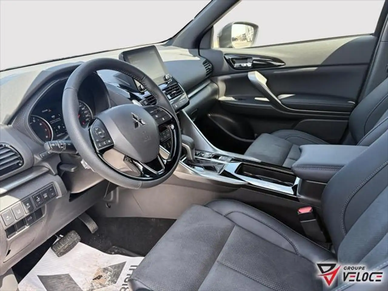 Mitsubishi Eclipse Cross снимка Mitsubishi Eclipse Cross
